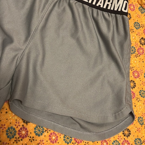 Under Armour Shorts size youth medium - Picture 3 of 7